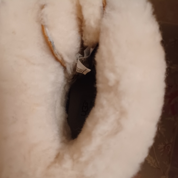 UGG Waterproof Leather Lace Up Boot with Sherling fur Size 7 Gorgeous - Picture 13 of 16